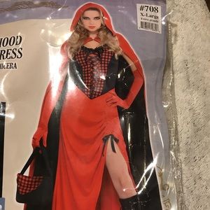 Women’s red riding hood costume
